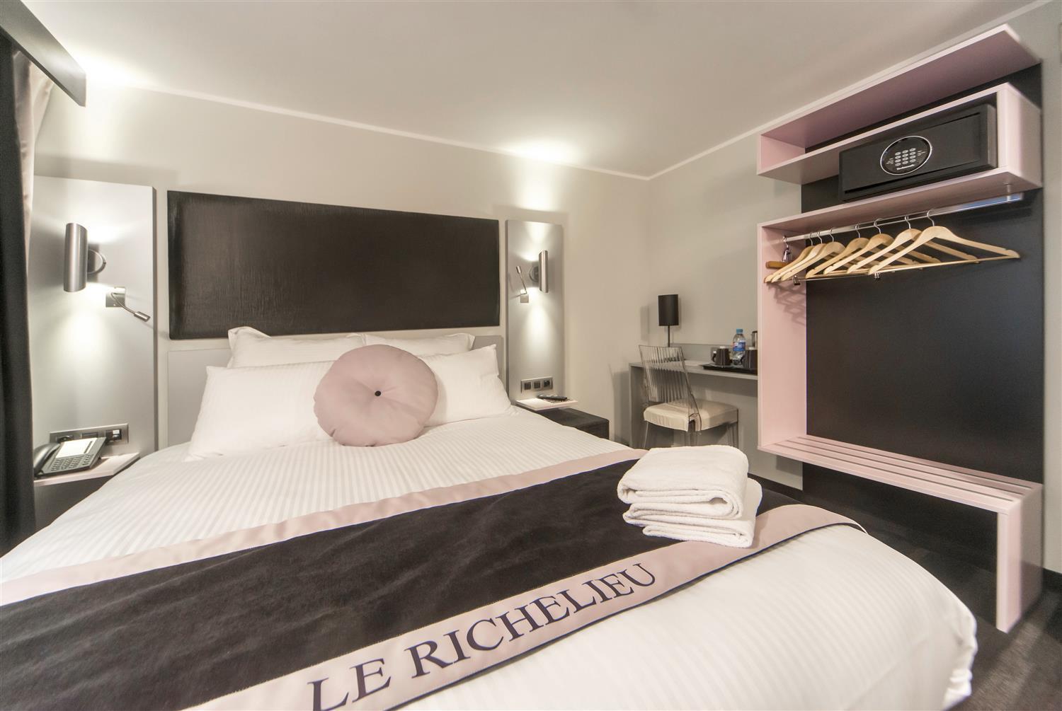 Superior King Room with King Bed and Balcony