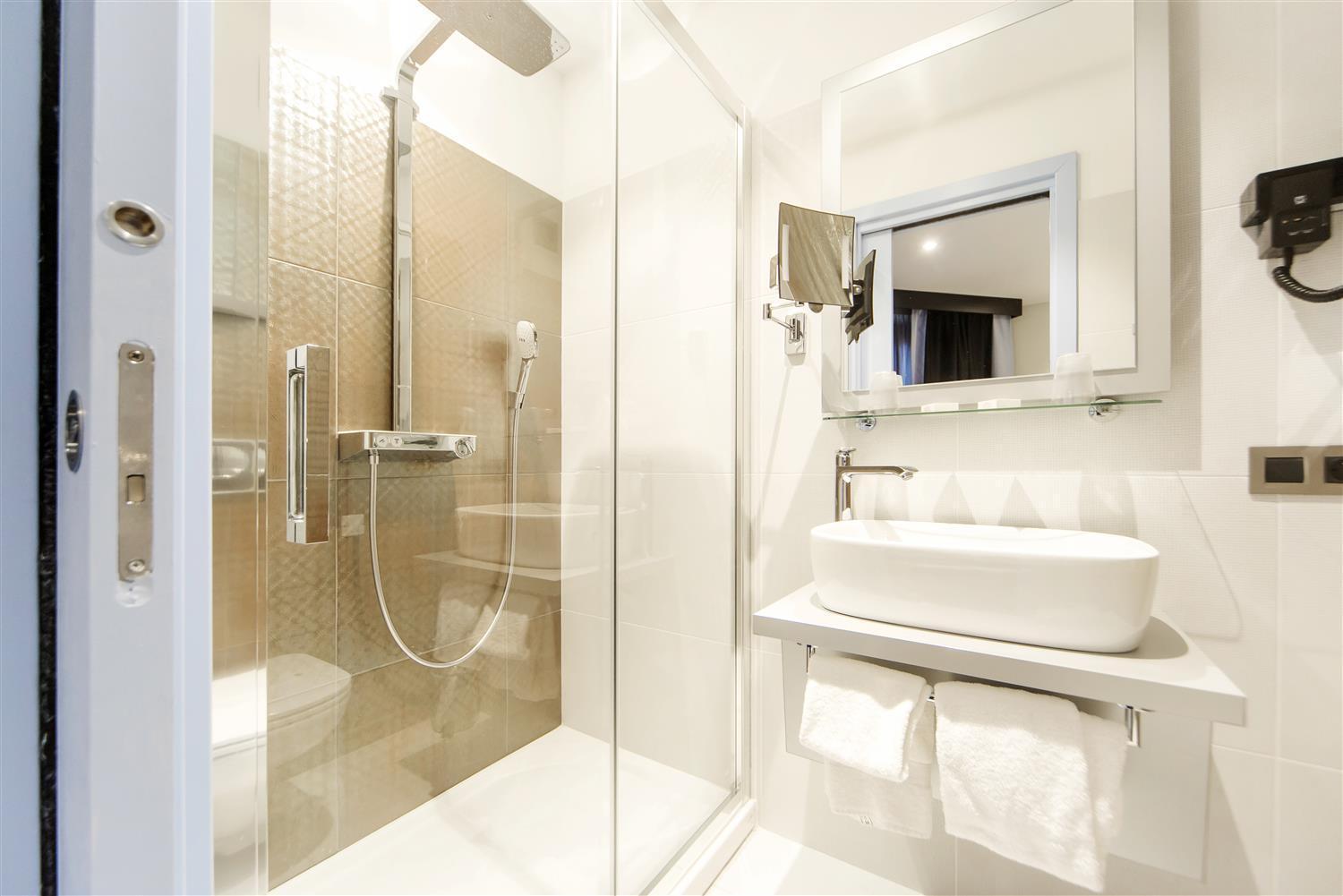 Superior Double Room with Two Single Beds and Balcony